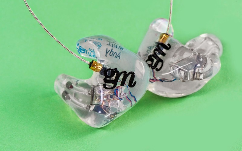 SIR GEORGE MARTIN SIGNATURE CUSTOM EARPHONES